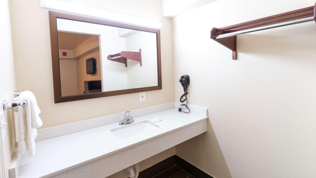 Magnuson Extended Stay And Suites Airport Hotel Irving Exterior photo